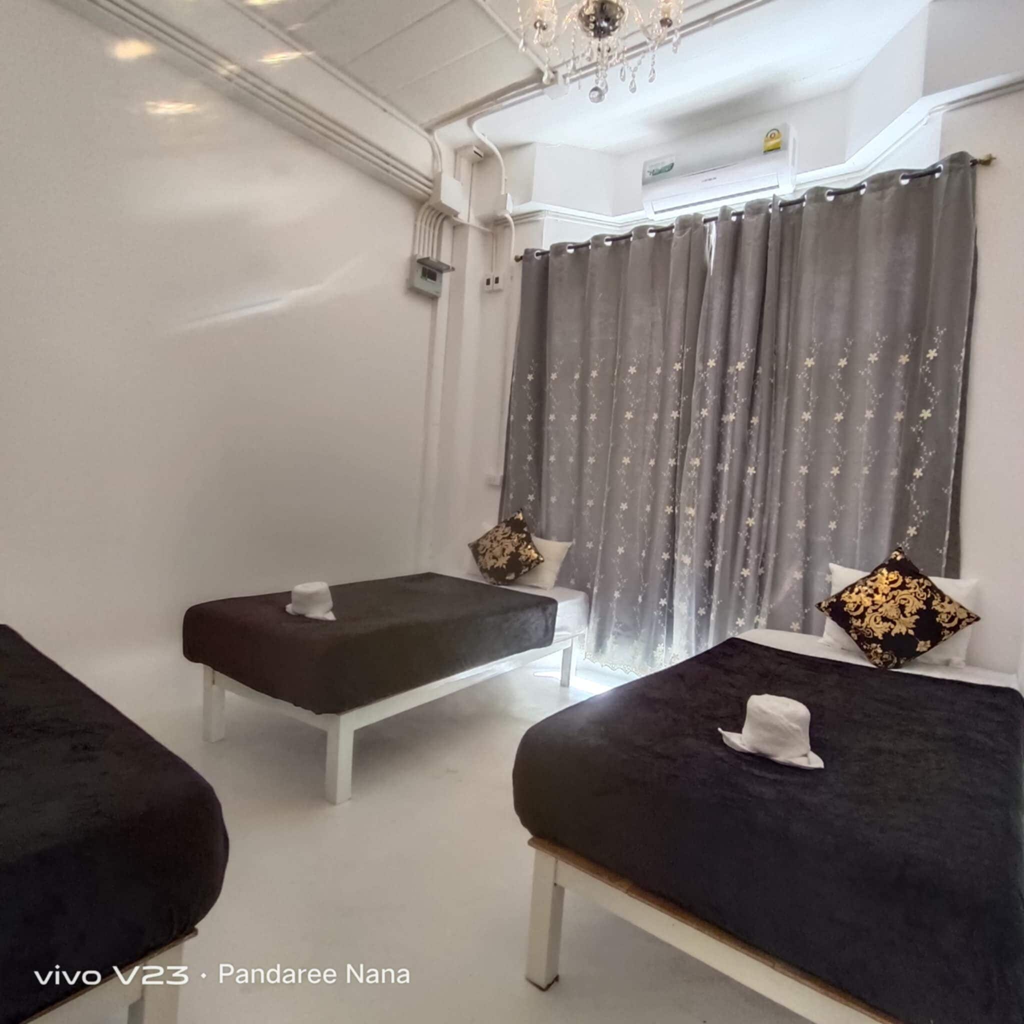 Soundproofing, free WiFi