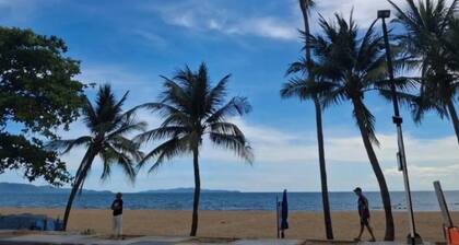 MaHaNa Hostel & Beach Bar Pattaya