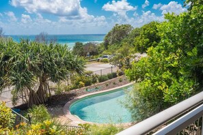 Pool - Waves 12 Beachfront Apartment with pool (Point Lookout)