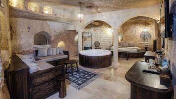 Suite Exclusive | Literie de qualité supérieure, coffres-forts dans les chambres