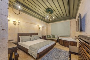 Superior-værelse | Premium-sengetøj, pengeskab på værelset, lydisolering