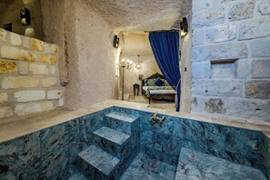 Suite – royal | Sengetøy av topp kvalitet, safe på rommet og lydisolert