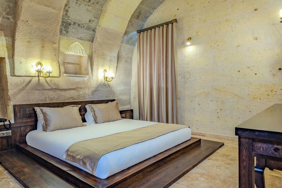 King Suite | เครื่องนอนระดับพรีเมียม, ตู้นิรภัยในห้องพัก, ห้องเก็บเสียง