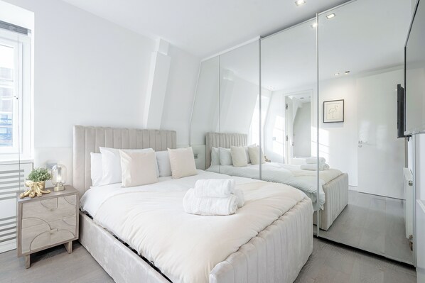 2 bedrooms, iron/ironing board, travel cot, WiFi