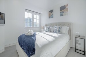 2 bedrooms, iron/ironing board, travel cot, WiFi