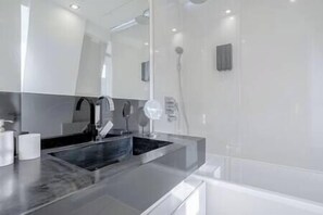 Hair dryer, towels, shampoo, toilet paper