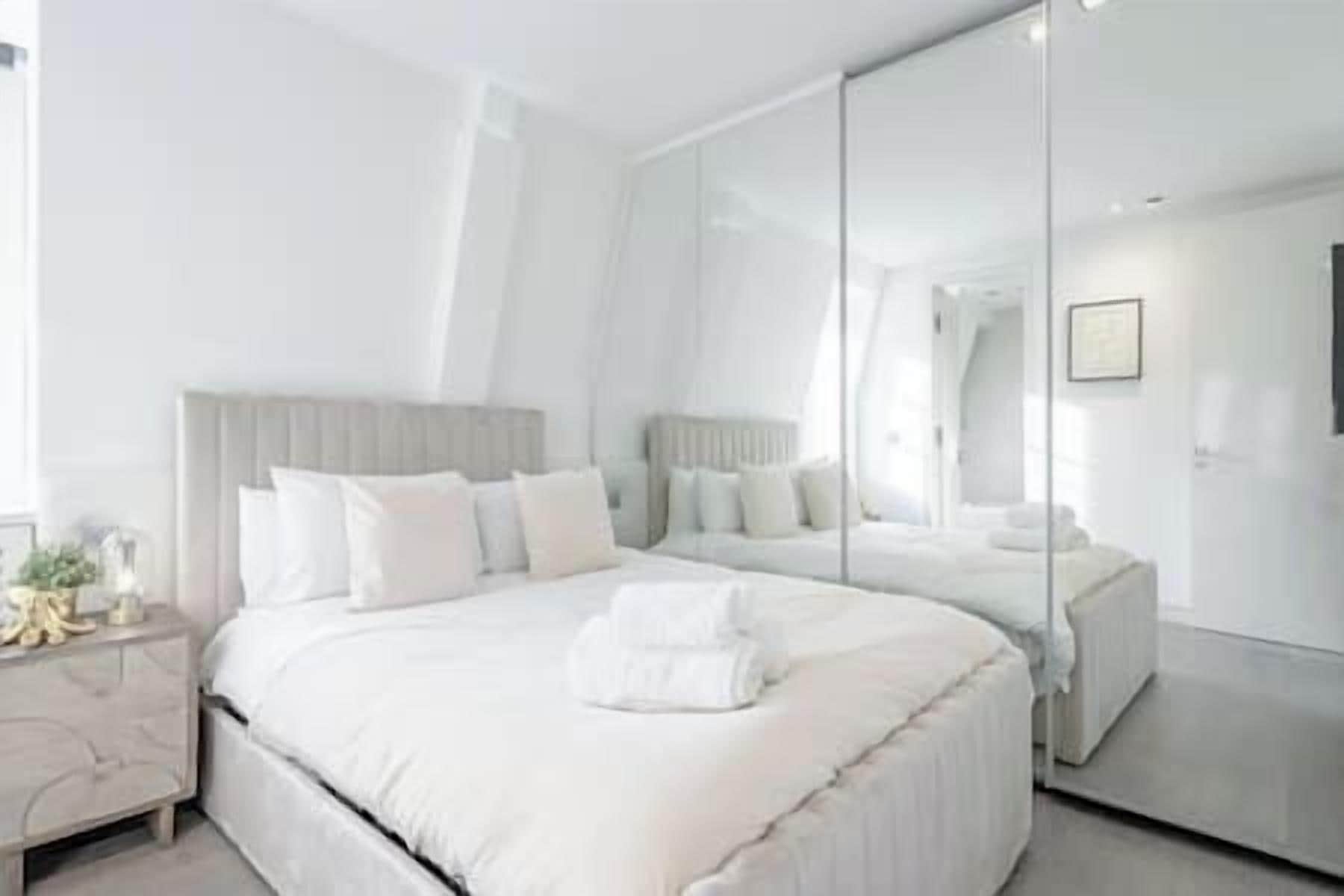 2 bedrooms, iron/ironing board, travel cot, WiFi