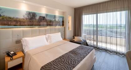 Charming room with rooftop spa and beach place