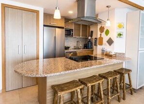 Fridge, microwave, oven, stovetop - Beachfront 11th Floor | King Bed | Panoramic Views (Juan Dolio)