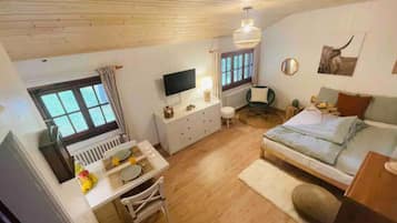 1 bedroom, in-room safe, desk, iron/ironing board