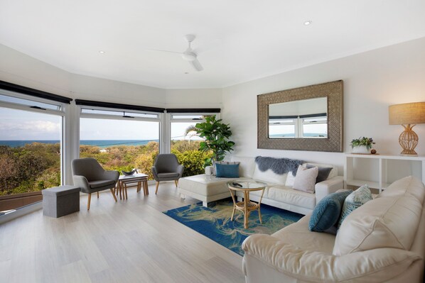 Smart TV, books, stereo