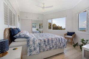 4 bedrooms, desk, iron/ironing board, free WiFi