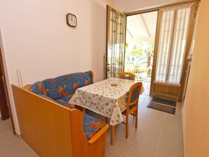 Dining - Holiday home with barbecue in Medulin (Medulin)