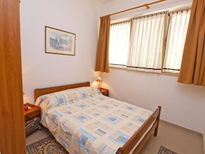 2 Schlafzimmer, Bügeleisen/Bügelbrett, Bettwäsche