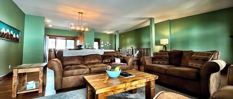 Smart-TV, Kamin, DVD-Player, Arbeitsbereiche