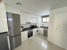 Apartment, 2 Bedrooms, Accessible, Balcony | Interior