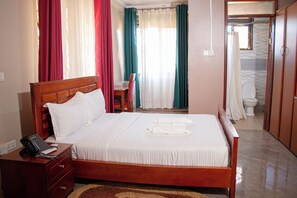 Kahden hengen comfort-huone, 1 makuuhuone, tupakointi kielletty | Työpöytä, silitysrauta/-lauta, ilmainen Wi-Fi