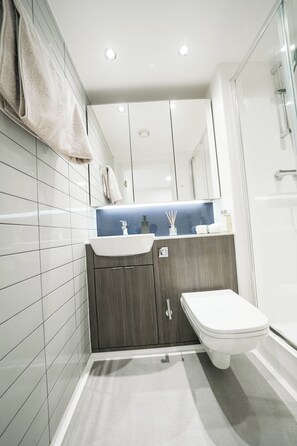 Towels, soap, shampoo, toilet paper