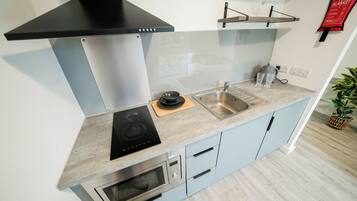 Micro-ondas, cooktop, chaleira elétrica