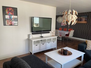 House, 6 Bedrooms, Private Pool | Living room