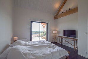 4 室のベッドルーム、アイロン / アイロン台、WiFi、ベッドシーツ