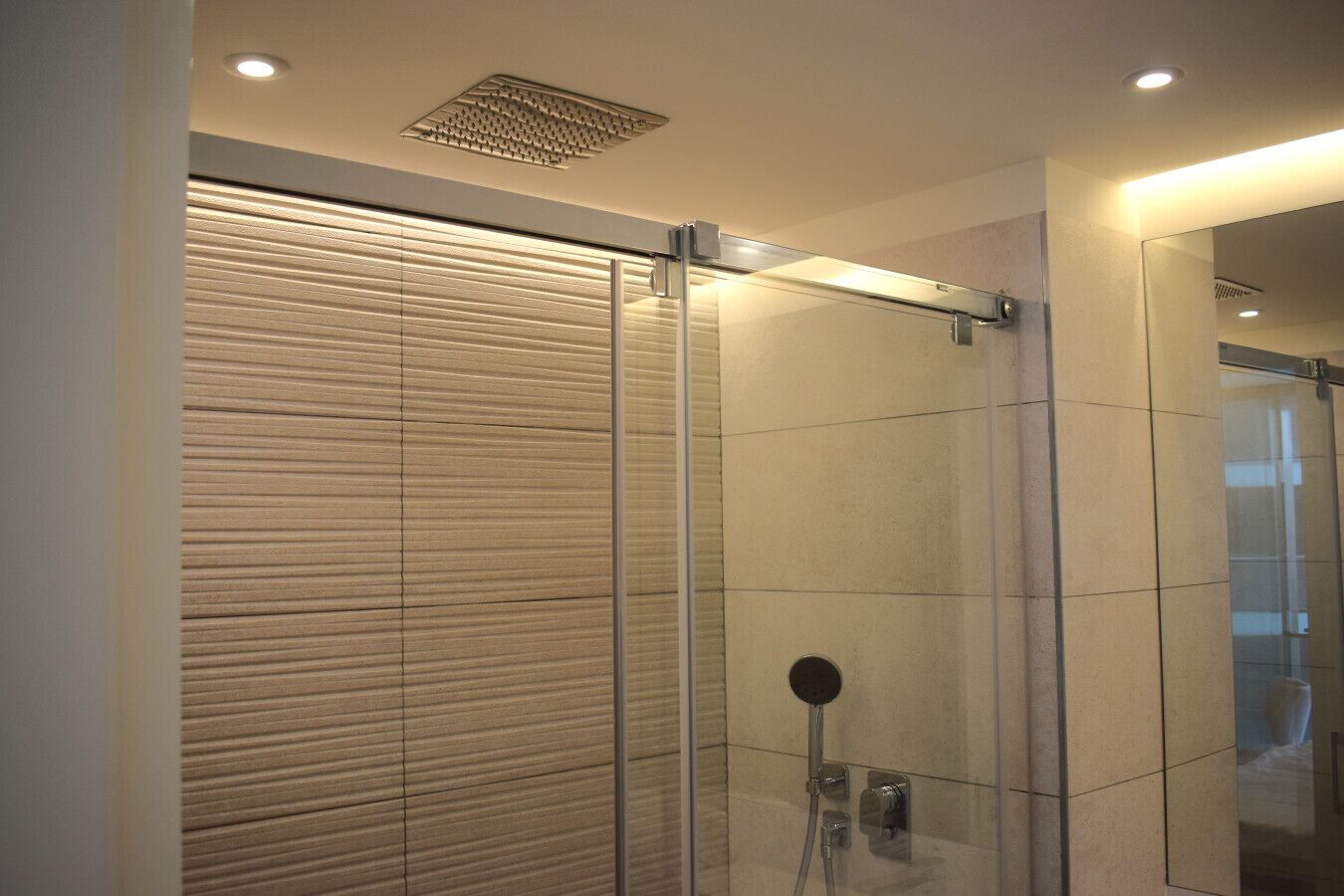 Hårføner og håndklær