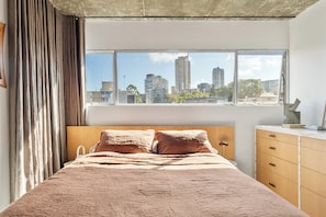 1 habitación, tabla de planchar con plancha, wifi gratis y ropa de cama