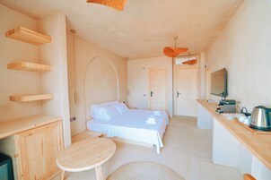 Quarto casal luxo | Escrivaninha, espaço de trabalho para notebook, Wi-Fi de cortesia