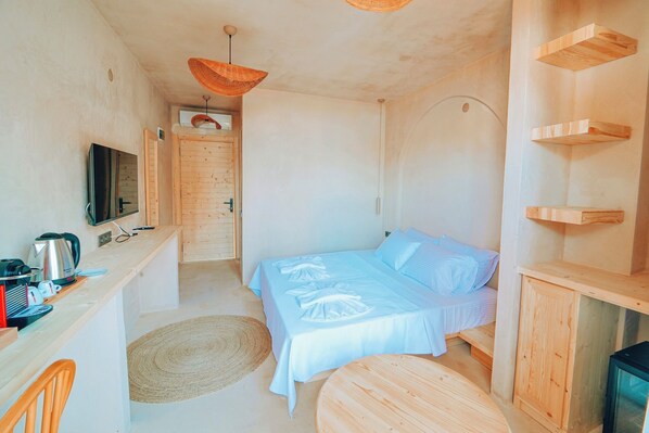 Skrivebord, skrivebord for bærbar PC og wi-fi (inkludert)