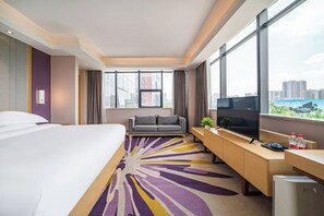 Luxury Double Room, City View | Free minibar, desk, laptop workspace, soundproofing - Echarm International Hotel Guangzhou Baiyun International Airport Huadu Plaza Branch - Free Deliver Service to Guangzhou Baiyun International Airport & Free Deliver Service to Canton Fair Complex During Canton Fair Period (Guangzhou)