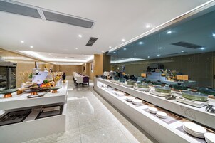 Café da manhã self-service grátis todos os dias