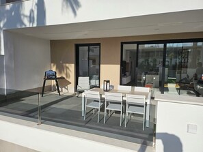 Outdoor dining - Modern apartment Disfruta del sol with large terrace on the ground floor! (San Pedro del Pinatar)