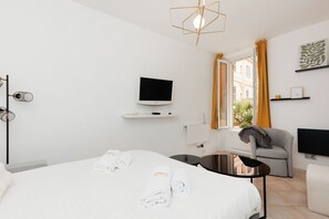 1 chambre, fer et planche à repasser, Wi-Fi, draps fournis