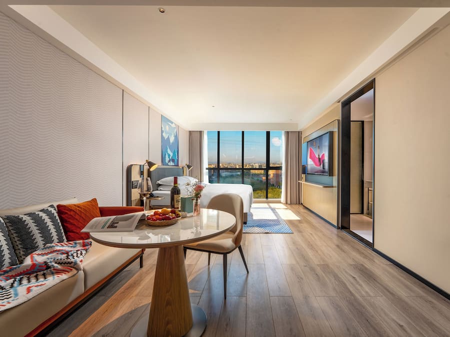 Premium bedding, laptop workspace, soundproofing, free WiFi