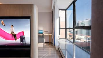 Executive Suite, City View | Premium bedding, desk, laptop workspace, blackout curtains