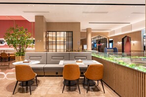 Restaurant - Echarm International Hotel Guangzhou Baiyun International Airport Qingbu Metro Branch - Free Deliver Service to Guangzhou Baiyun International Airport & Free Deliver Service to Canton Fair Complex During Canton Fair Period (Guangzhou)