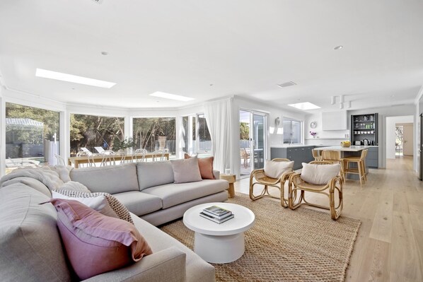 Televisión, chimenea