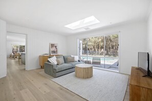 Televisión, chimenea