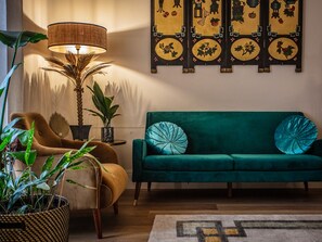 80-cm Smart TV with satellite channels, Netflix, pay films - BSTAR Luxury B&B (Bologna)