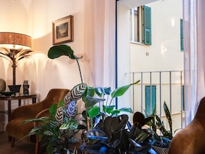 80-cm Smart TV with satellite channels, Netflix, pay films - BSTAR Luxury B&B (Bologna)