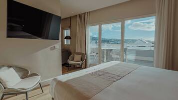 Suite Junior, vue océan | Coffres-forts dans les chambres, rideaux occultants