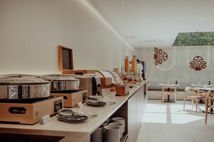 Desayuno buffet todos los días (con cargo)