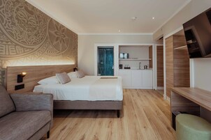 Comfort Studio, City View | In-room safe, blackout drapes, iron/ironing board, free WiFi