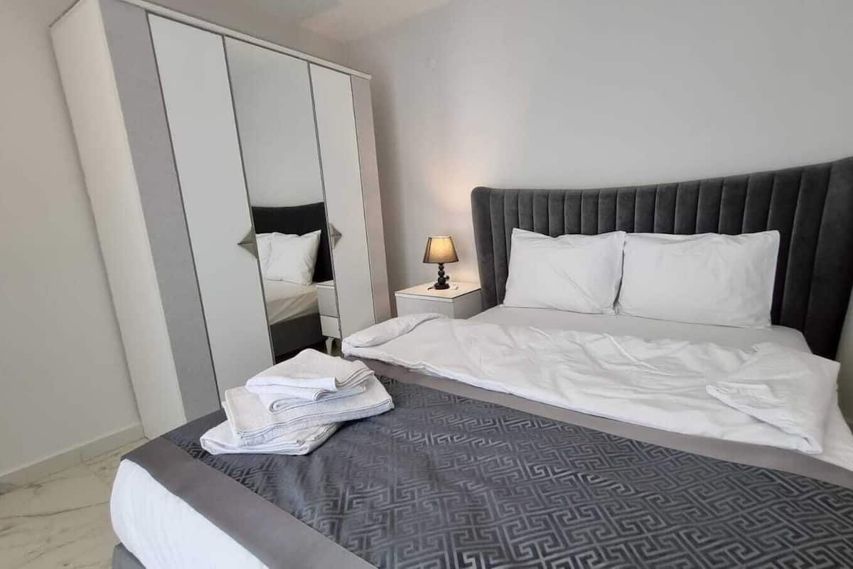 Standaard appartement, balkon | 1 slaapkamer, een strijkplank/strijkijzer, wifi