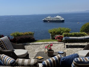 Property grounds - Villa Saran, amazing seafront in Sorrento center (Sorrento)