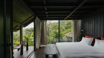 Habitación superior, vistas a la montaña | Minibar (con algunos artículos gratuitos)