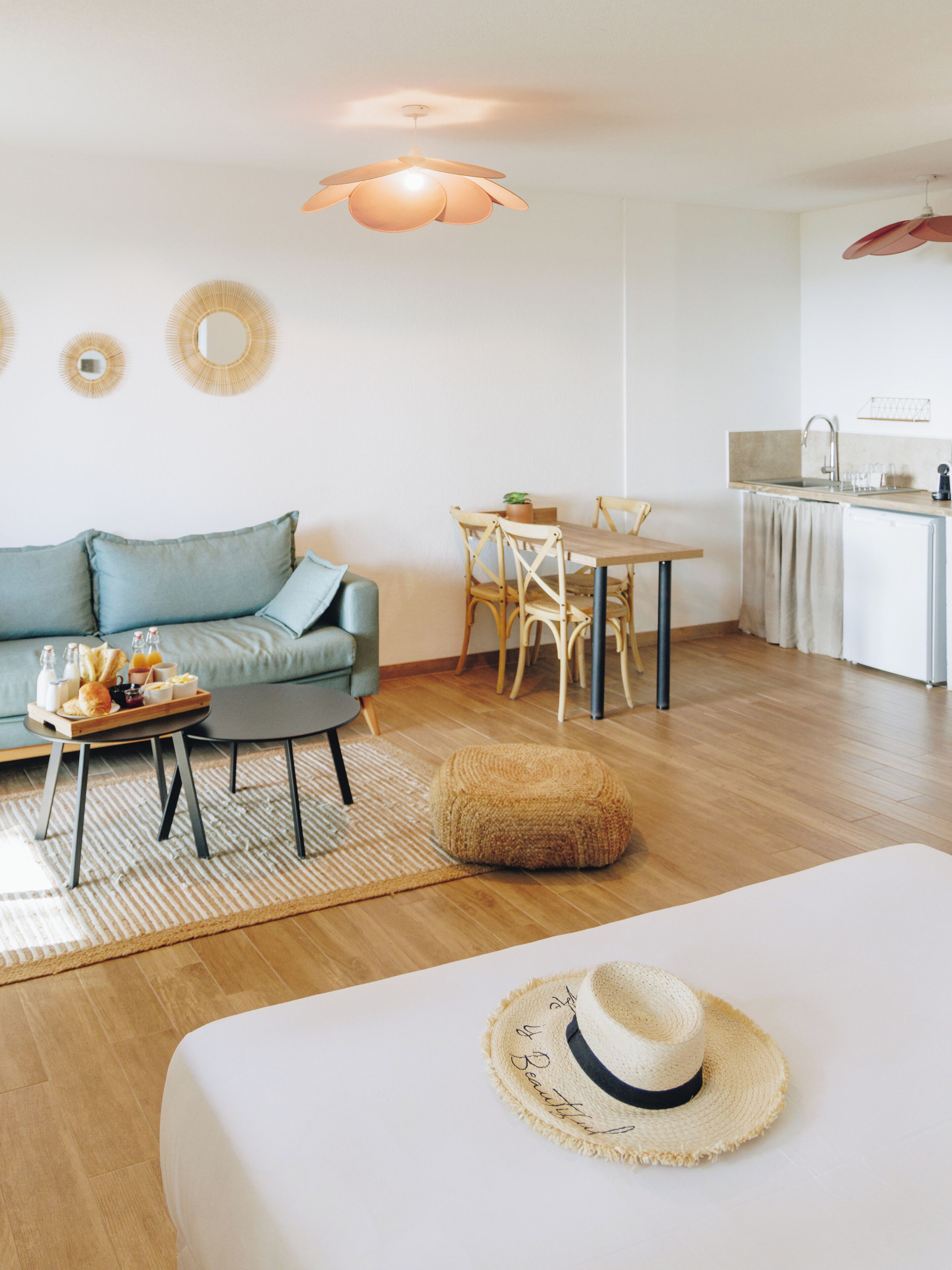 Studio, uitzicht op het strand | Woonruimte | Televisie