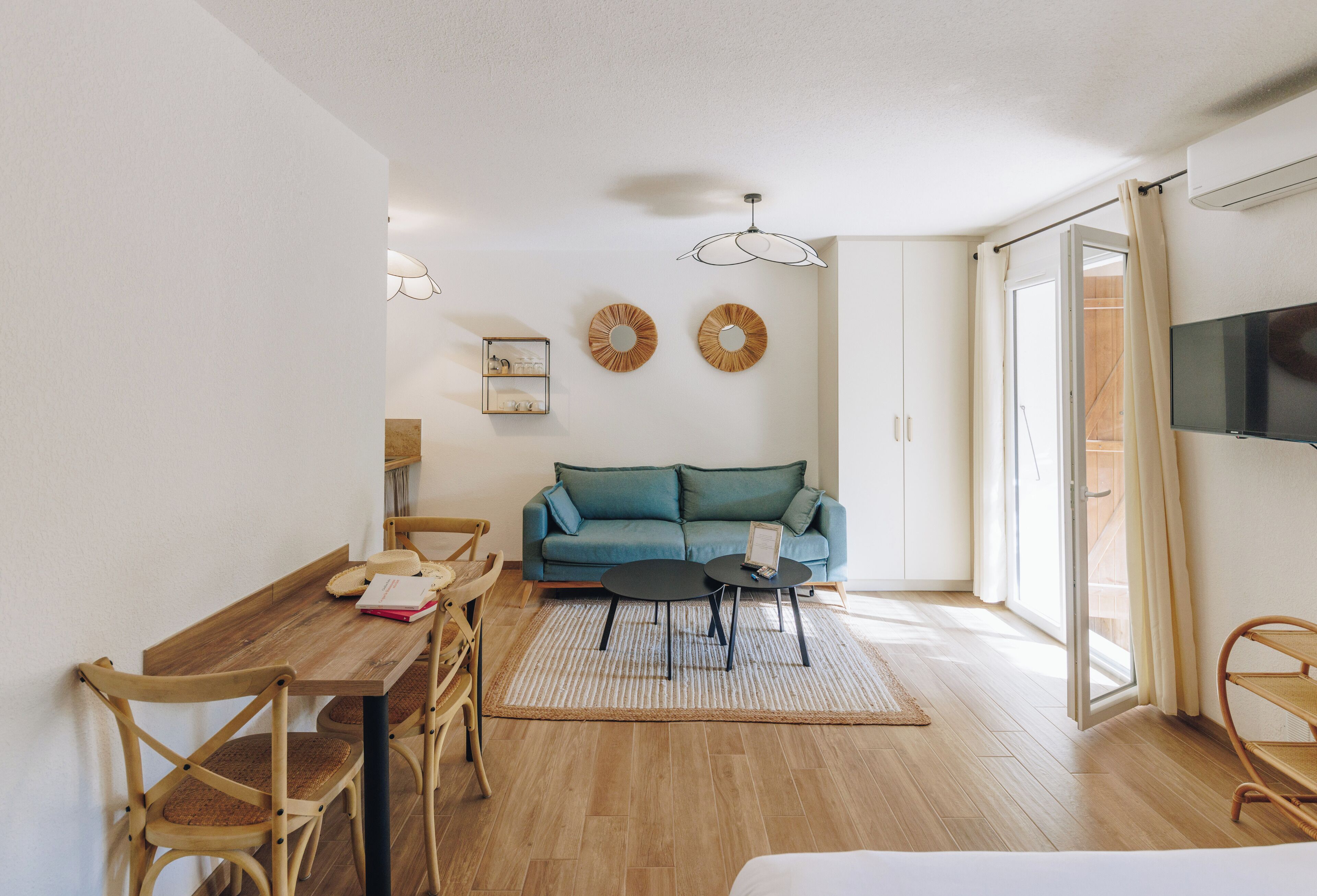 スタジオ | リビング エリア | テレビ