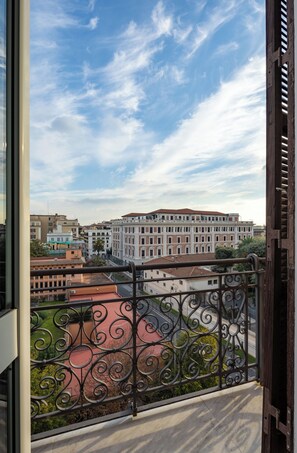 Suite estudio Deluxe, balcón, vistas a la ciudad | Exterior