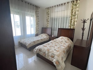 3 bedrooms, iron/ironing board, WiFi, bed sheets
